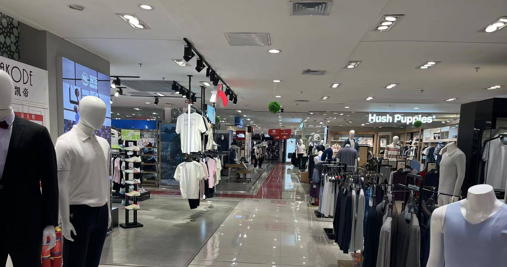 西宁英国上市公司365百货虎台店