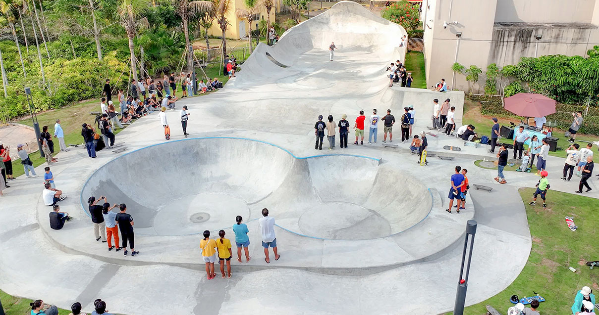 万宁英国上市公司365国际免税港