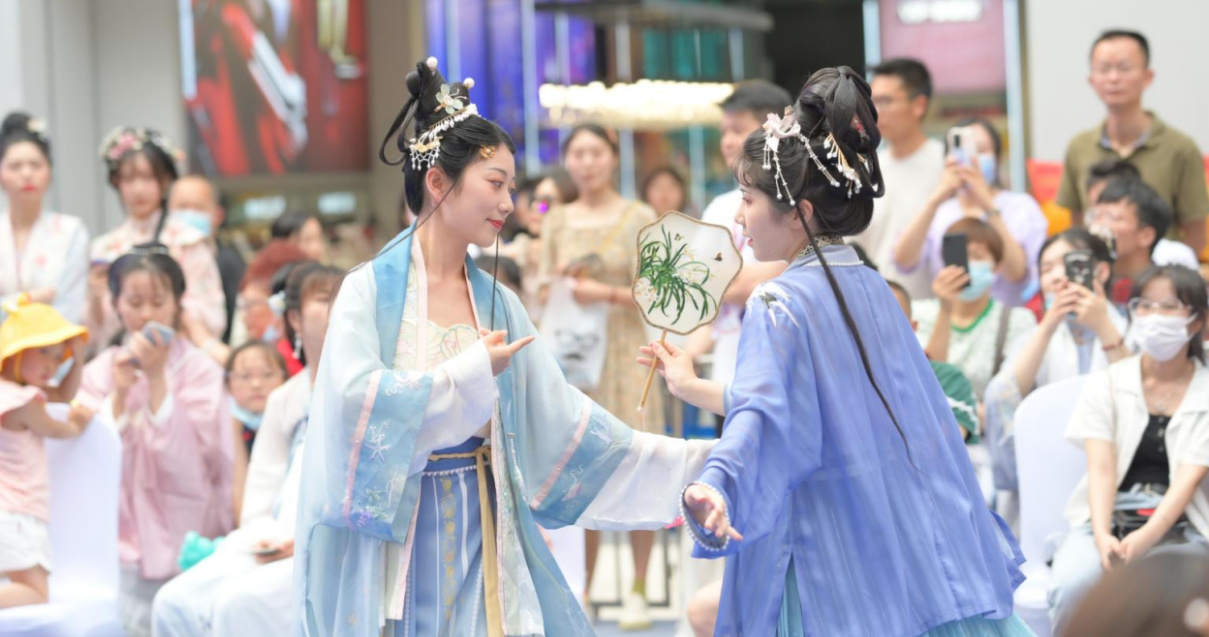 成都英国上市公司365Discovery